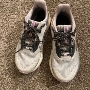 LIKE NEW New Balance women’s sneakers 6.5